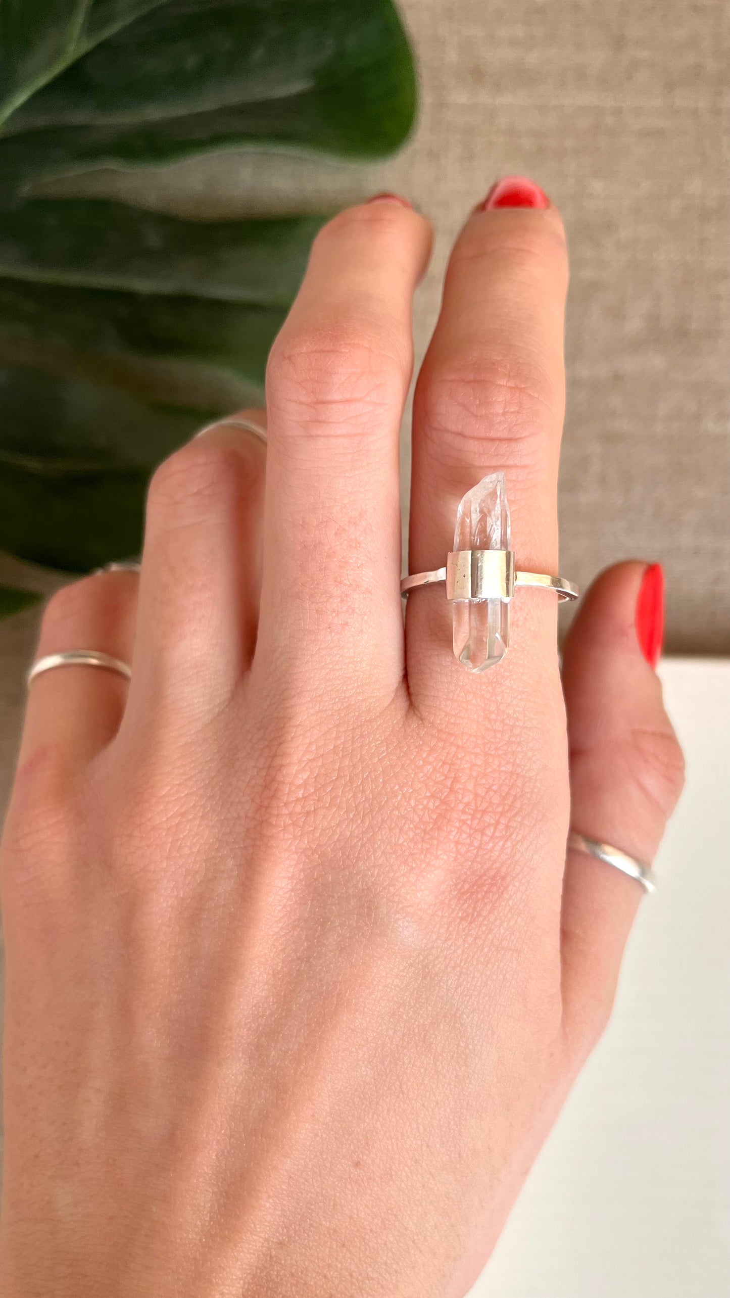 Anillo punta de cuarzo